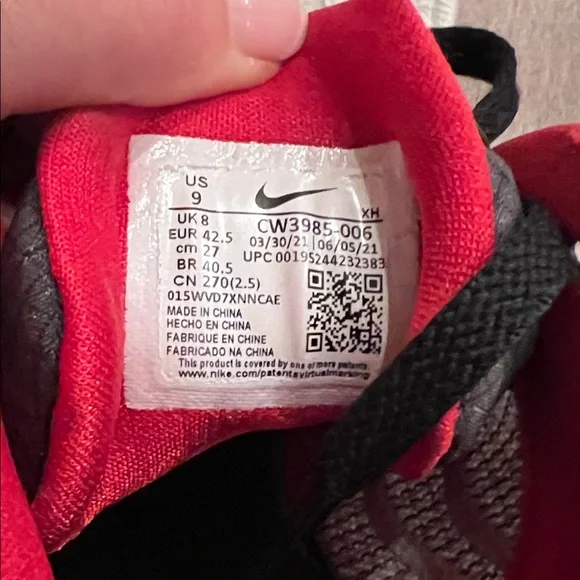 Nike Men Size 9 - Nike Kyrie Low 4 Bred Black/White/University Red - Picture 2 of 13